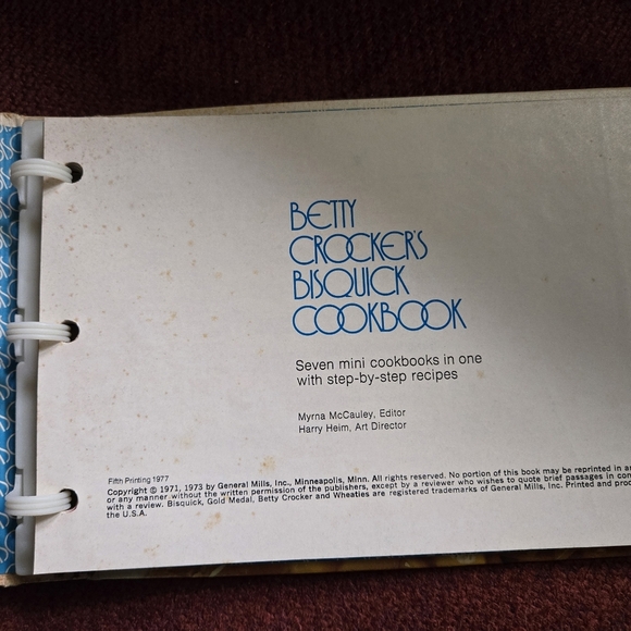 Vintage Betty Crocker Bisquick Cookbook - Seven Mini Cookbooks In One 1977 - Picture 3 of 3